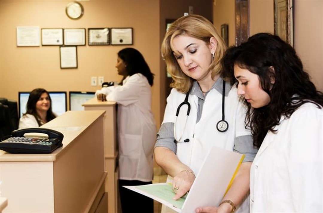 How to Run an ENT Front Desk Efficiently: 7 Best Practices